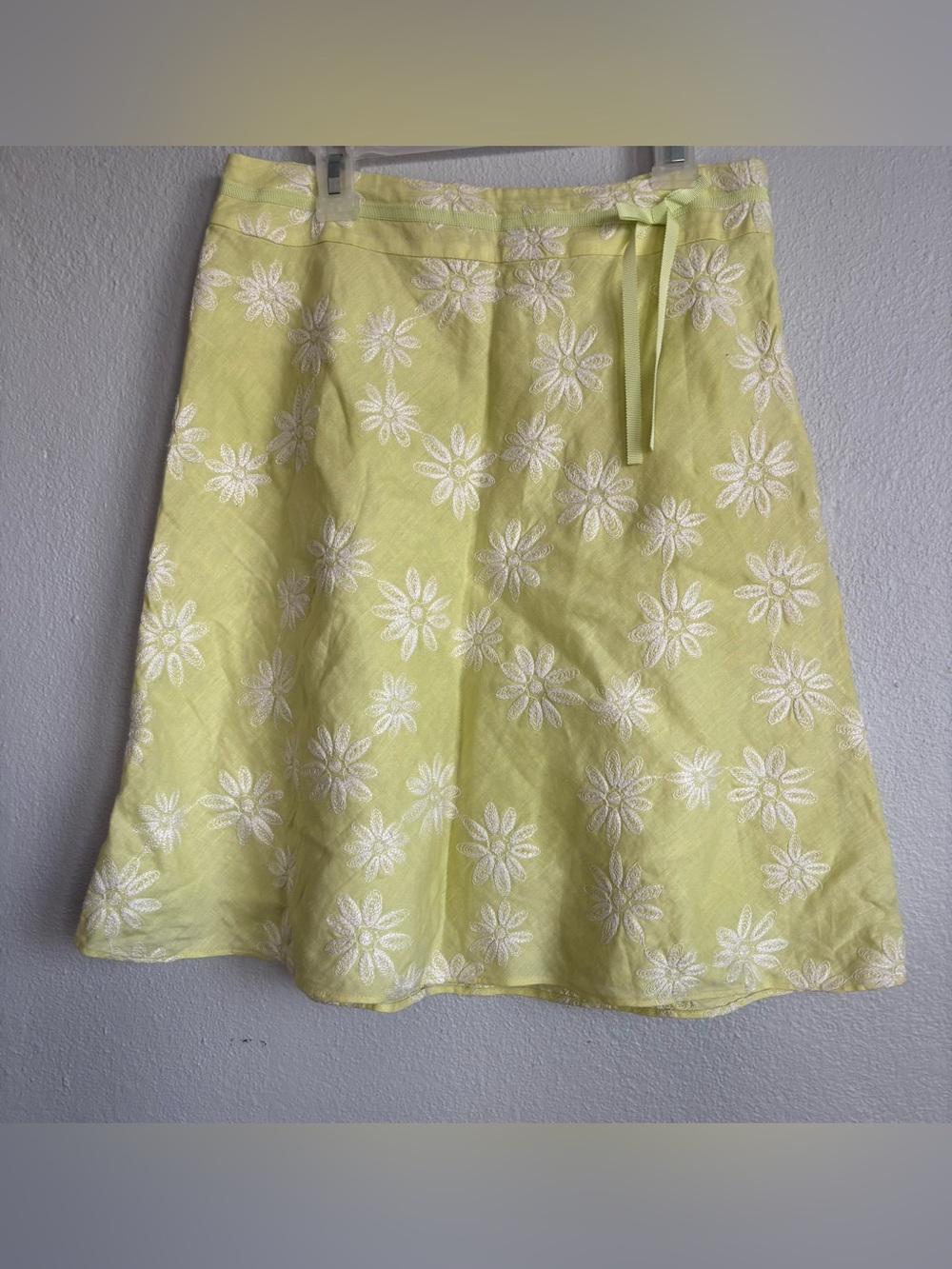 Ann Taylor Light Green A-Line Linen Skirt with White Floral
Embroidery SZ 2P